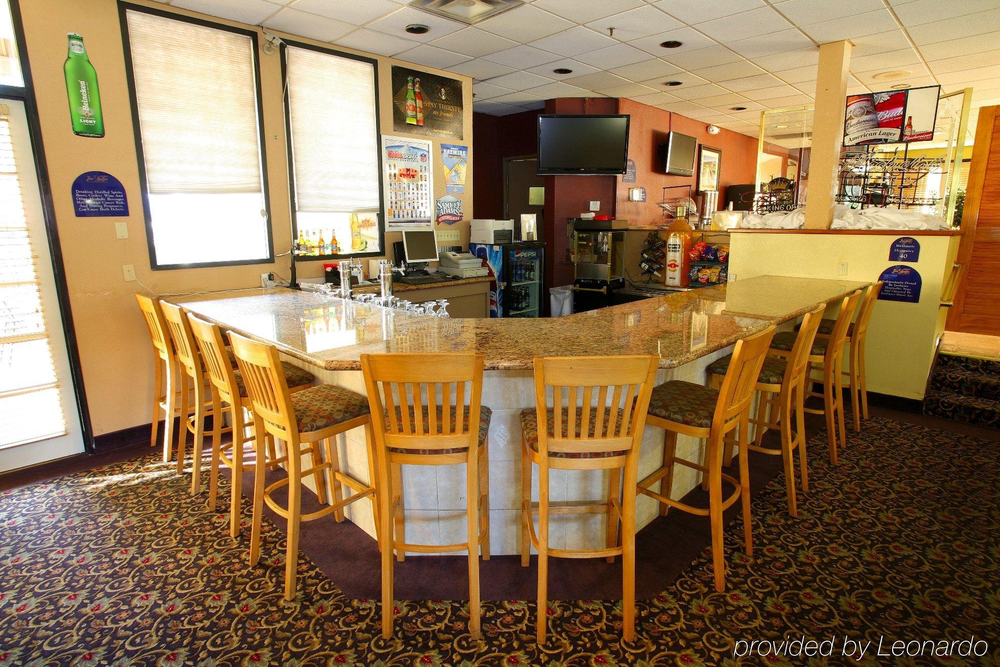 Hotel D'Lins Ontario Airport Restoran foto