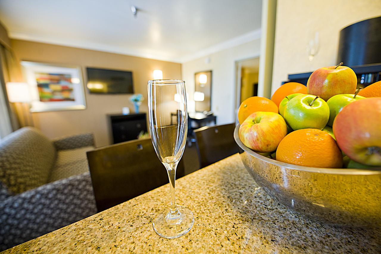 Hotel D'Lins Ontario Airport Bagian luar foto