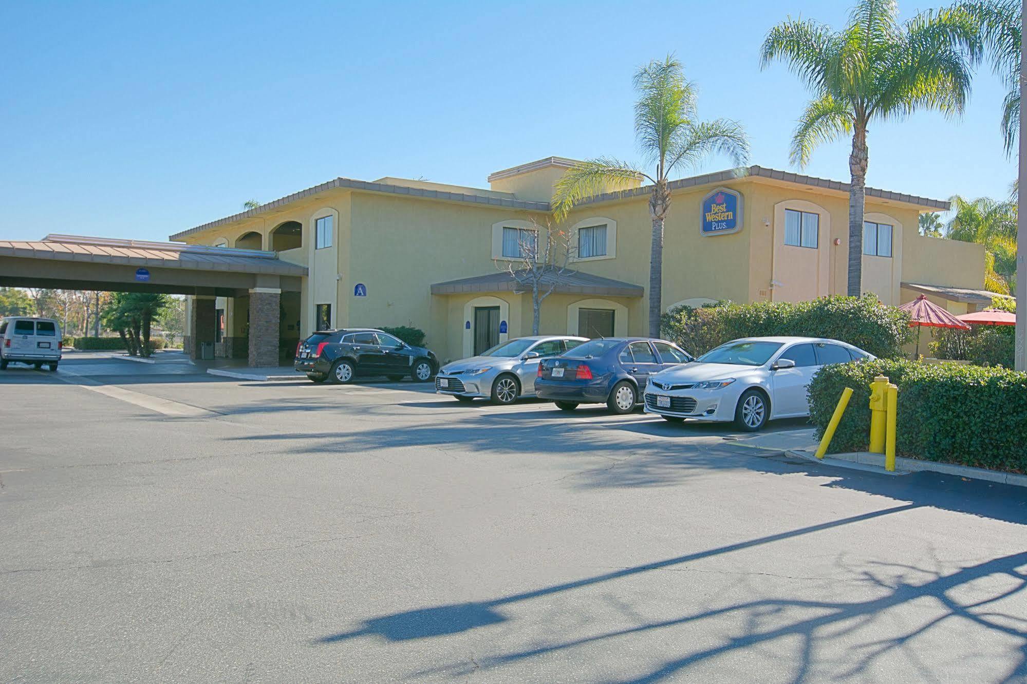 Hotel D'Lins Ontario Airport Bagian luar foto