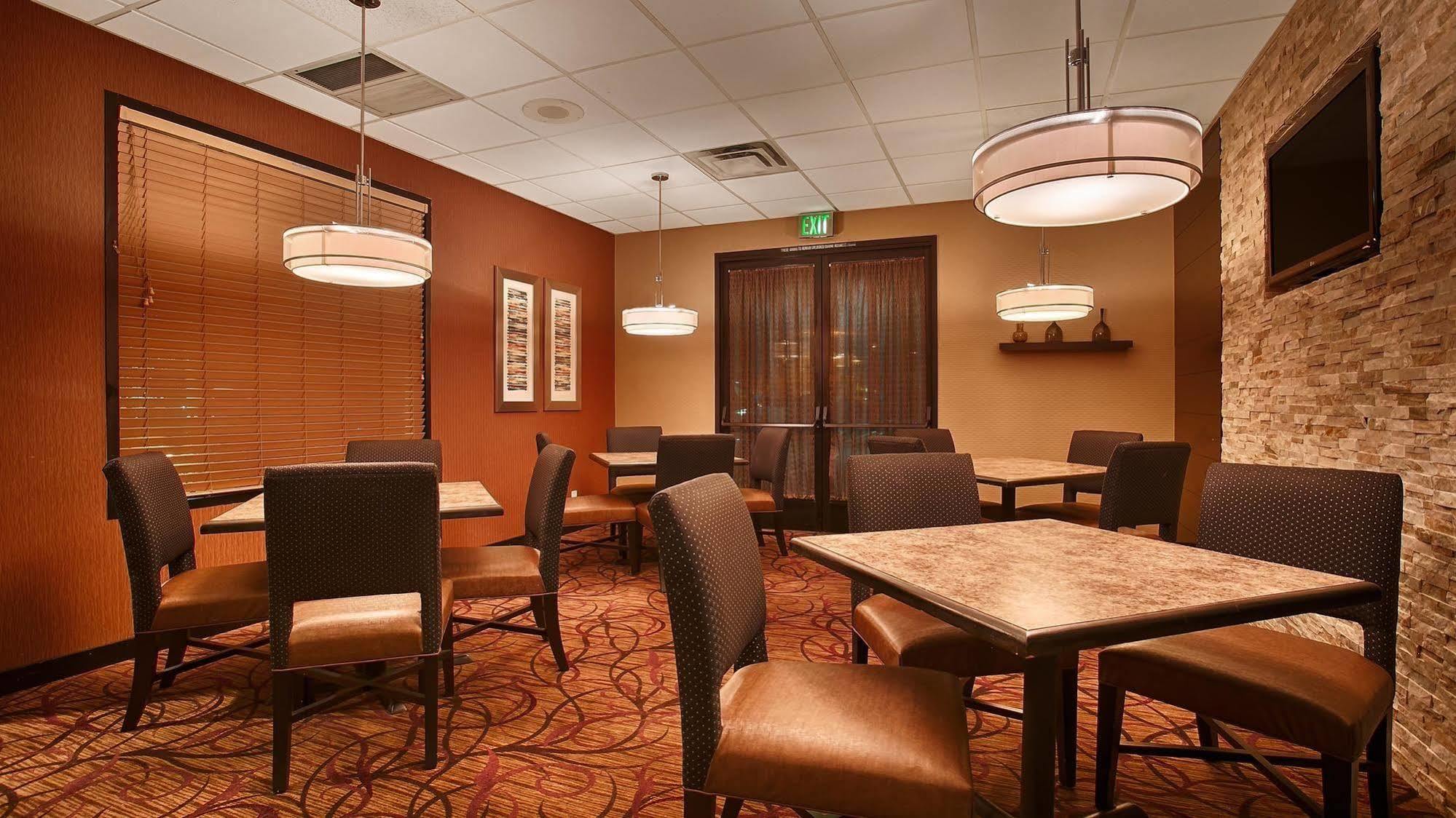 Hotel D'Lins Ontario Airport Bagian luar foto