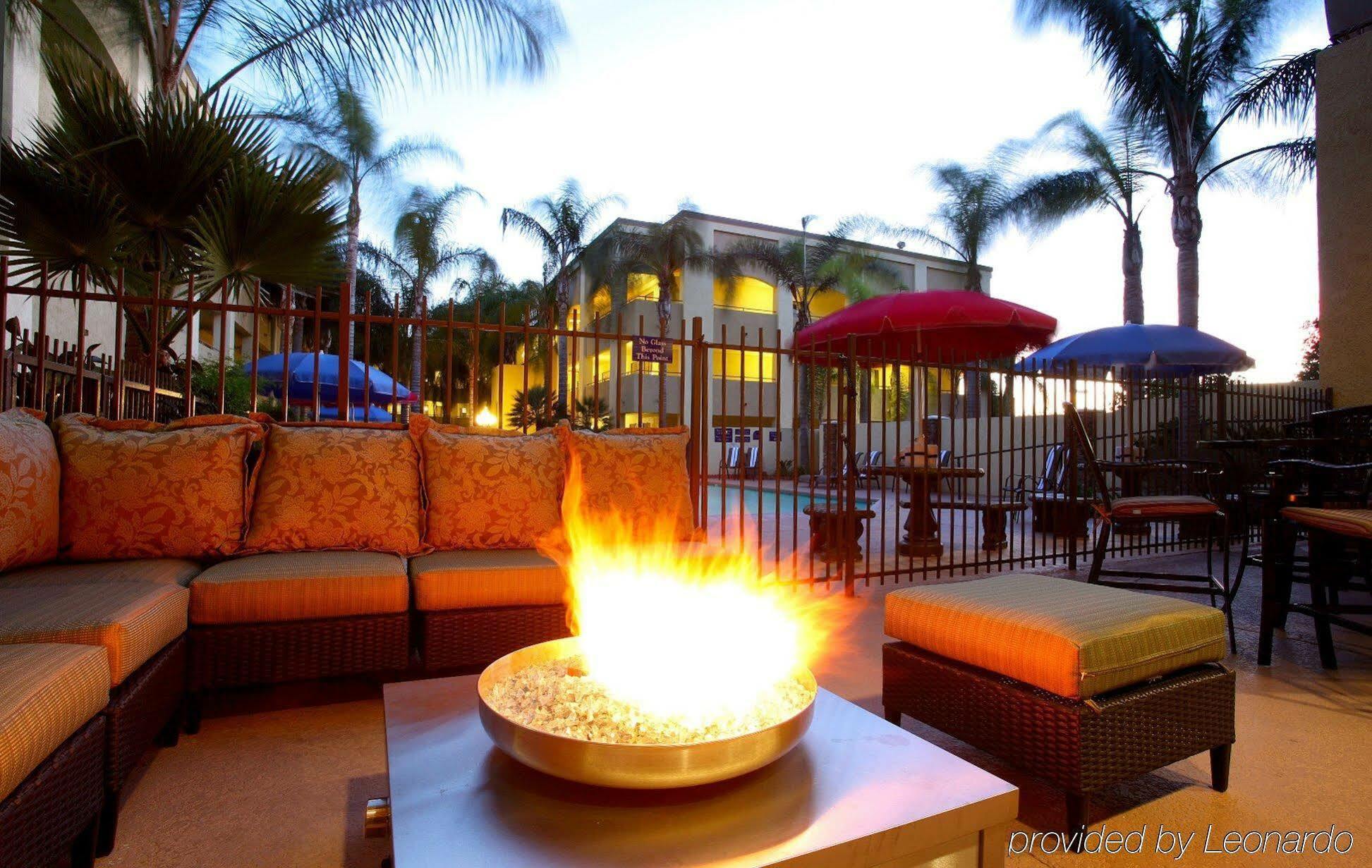 Hotel D'Lins Ontario Airport Bagian luar foto